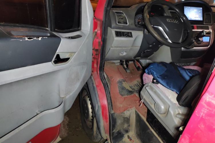 Used Iveco Power Daily 2017 2.5T Deluxe A32 Mid-Roof 5-7 Seater 47Z5 Passenger Van