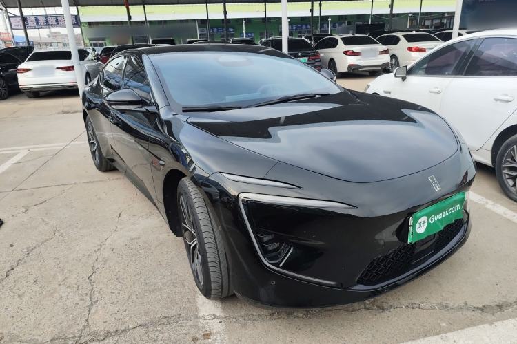 Used  12 2025 Max Extended-Range Edition
