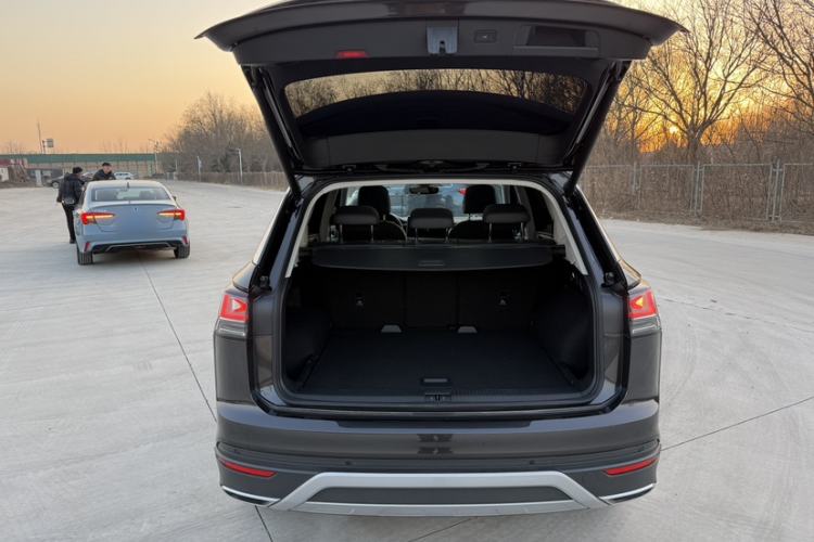 Used Volkswagen Tayron 2024 300TSI Two-Wheel-Drive Luxury Plus Advanced Version