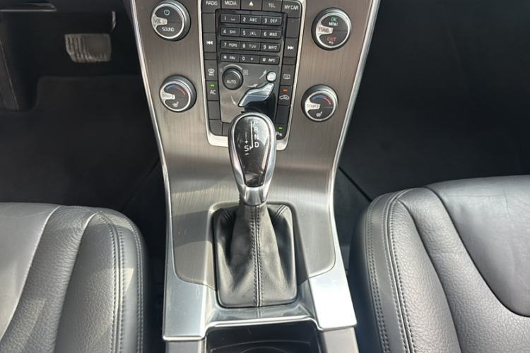 Used Volvo S60 2014 T5 Zhiyi Edition
