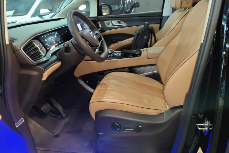 Used Denza D9 2024 DM-i 980 Four-Wheel Drive Flagship Model
