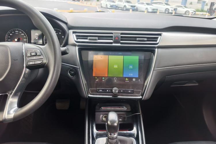 Used Roewe i5 2020 1.5L Automatic 4G Connect Luxury Flagship Edition
