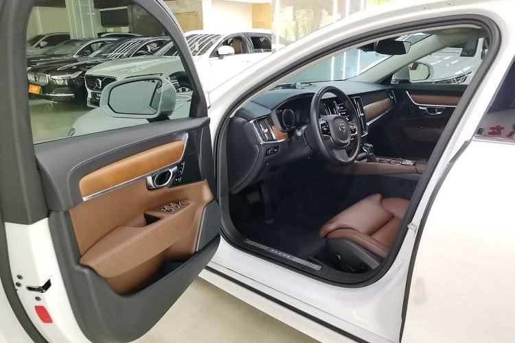 Used Volvo S90 2020 Facelift T5 Smart & Luxurious Edition