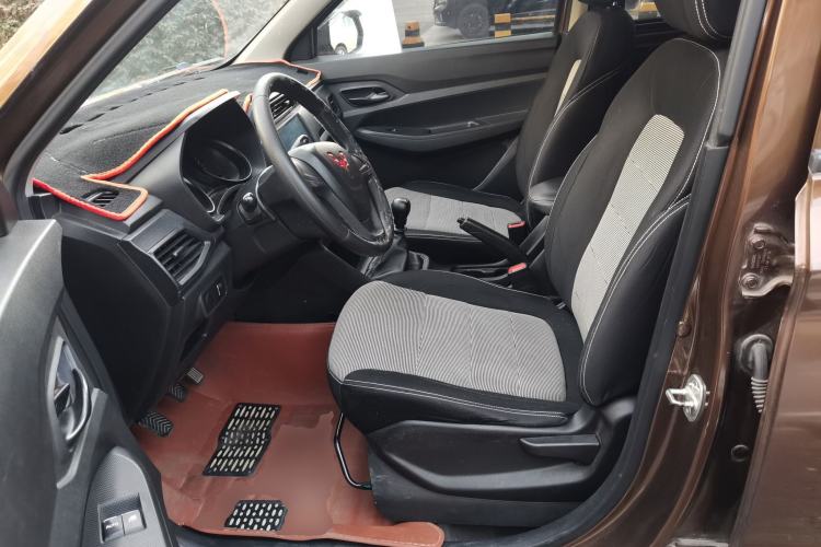 Used Wuling Hongguang 2019 1.5L S Basic Version China VI Standard LAR
