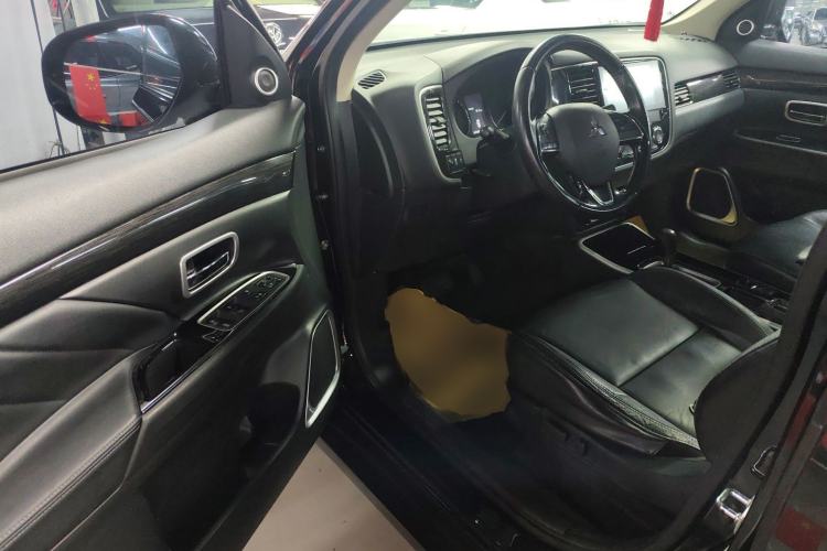 Used Mitsubishi Outlander 2019 2.0L Two-Wheel Drive Comfort Edition 5 Seats China VI Standard