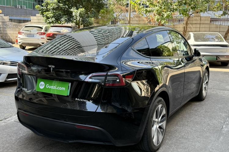 Used Tesla Model Y 2021 Long-Range All-Wheel-Drive Version
