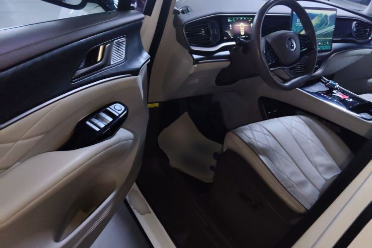 Used Denza D9 2023 DM-i 965 Luxury Model