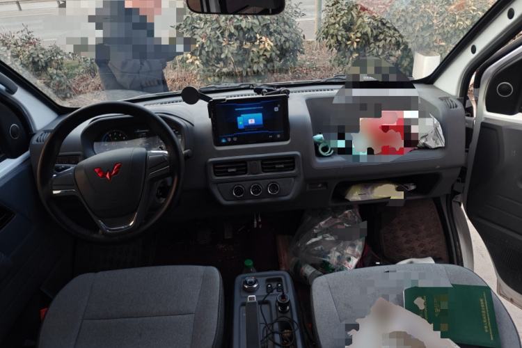 Used Wuling Yangguang 2024 300KM Comfort Version Passenger Van 75kW
