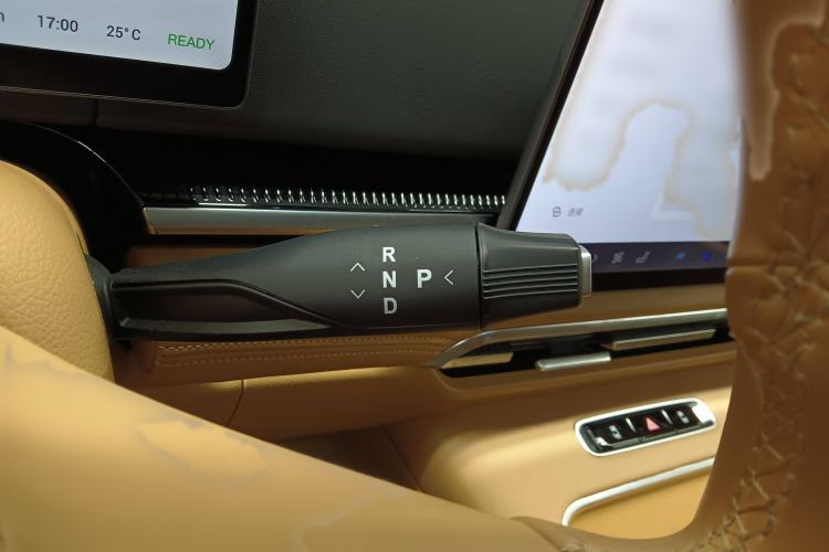 Used VOYAH Dream 2025 PHEV Four-Wheel-Drive Flagship Kunpeng Edition
