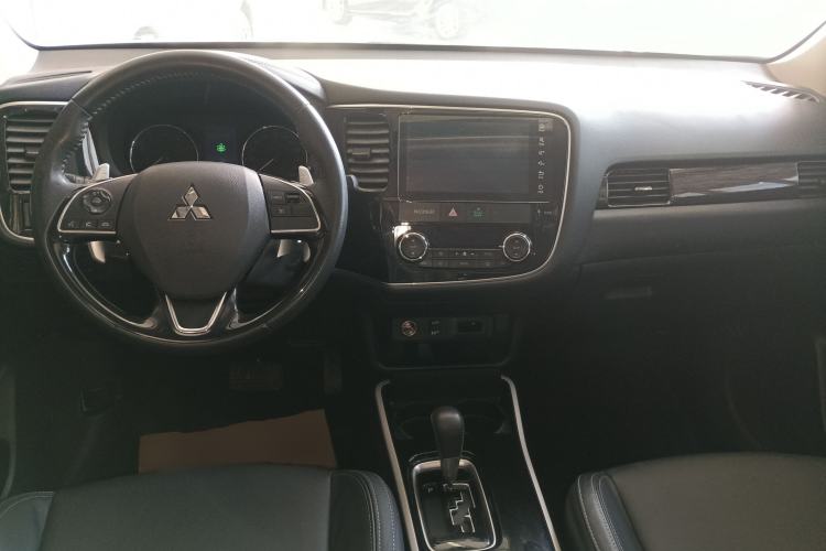 Used Mitsubishi Outlander 2019 2.4L 4x4 Zhi Xiang Edition 5 Seats China VI Standard