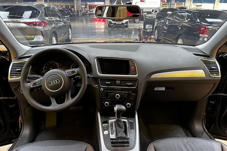 Used Audi Q5 2018 Collector's Edition 40 TFSI Technology Model
