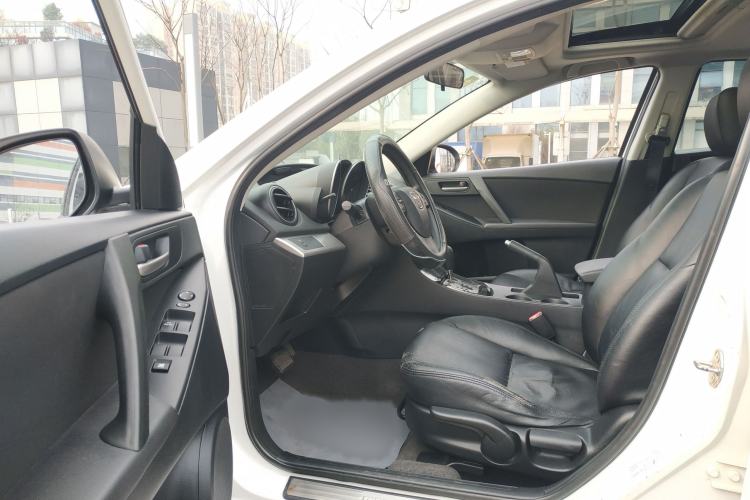 Used Mazda Mazda 3 2015 Hatchback 1.6L Automatic Elite Model
