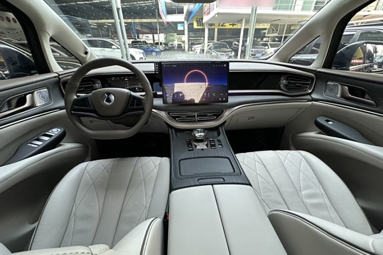 Used Denza D9 2022 DM-i 970 Four-Wheel Drive Flagship Model
