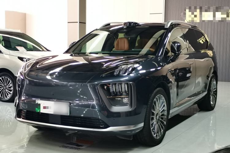 Used  HL 2025 700 Ultra Six-Seater All-Wheel-Drive LiDAR Version
