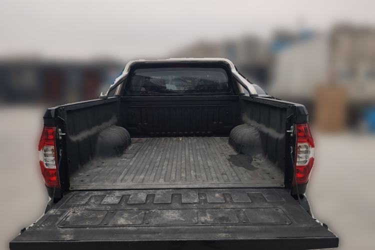 Used SAIC MAXUS T70 2021 2.0T Diesel Manual Two-Wheel-Drive Elite Version with Long Bed and High Ground Clearance