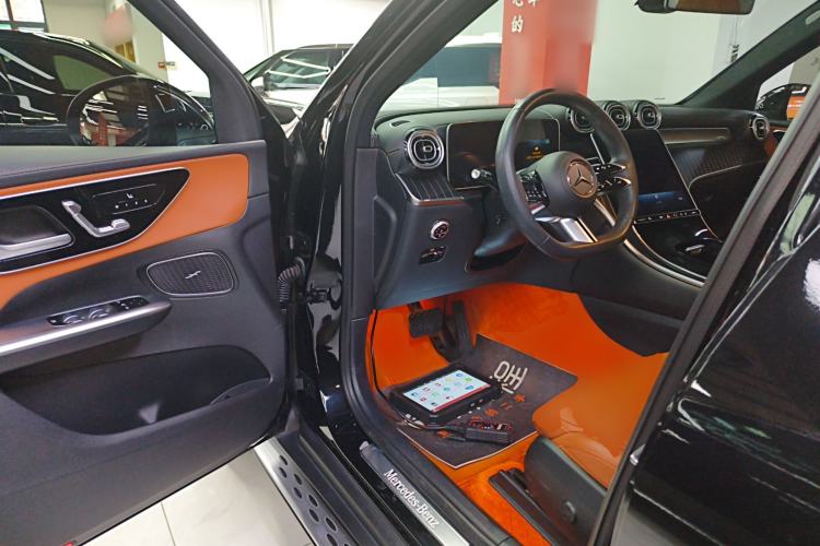 Used Mercedes-Benz GLC 2023 Facelift GLC 260 L 4MATIC Luxury Version 5 Seats
