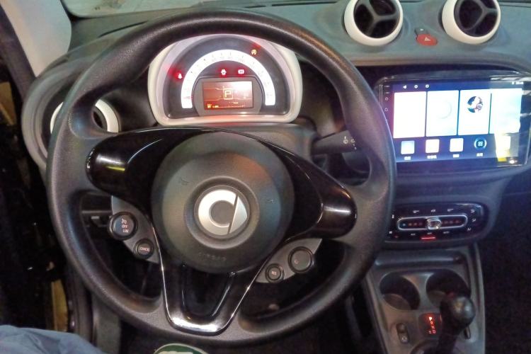 Used  fortwo 2015 1.0L 52 kW hardtop Dynamic version
