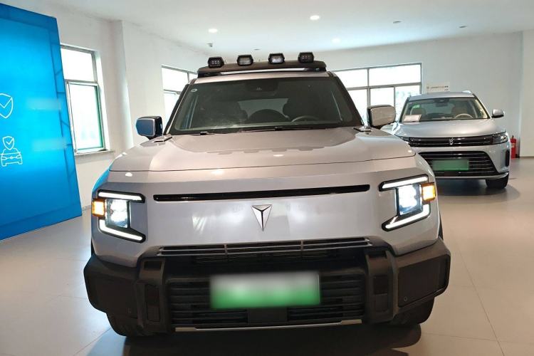 Used  G318 2024 Four-Wheel-Drive Air Suspension Model
