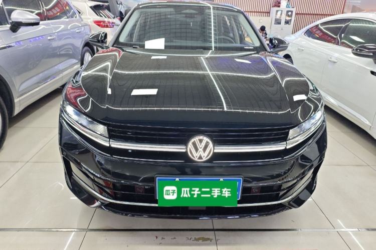 Used Volkswagen Magotan 2024 300TSI DSG Prestige Edition—A Real Eye-Catcher
