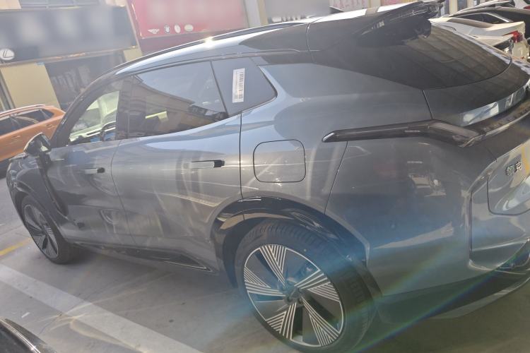 Used Lynk & Co 08 EM-P 2025 220 km All-Wheel-Drive Performance Halo
