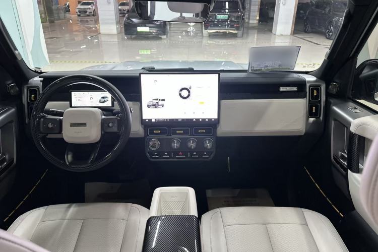 Used  V23 2025 401 Two-Wheel Drive Intelligent Driving Version
