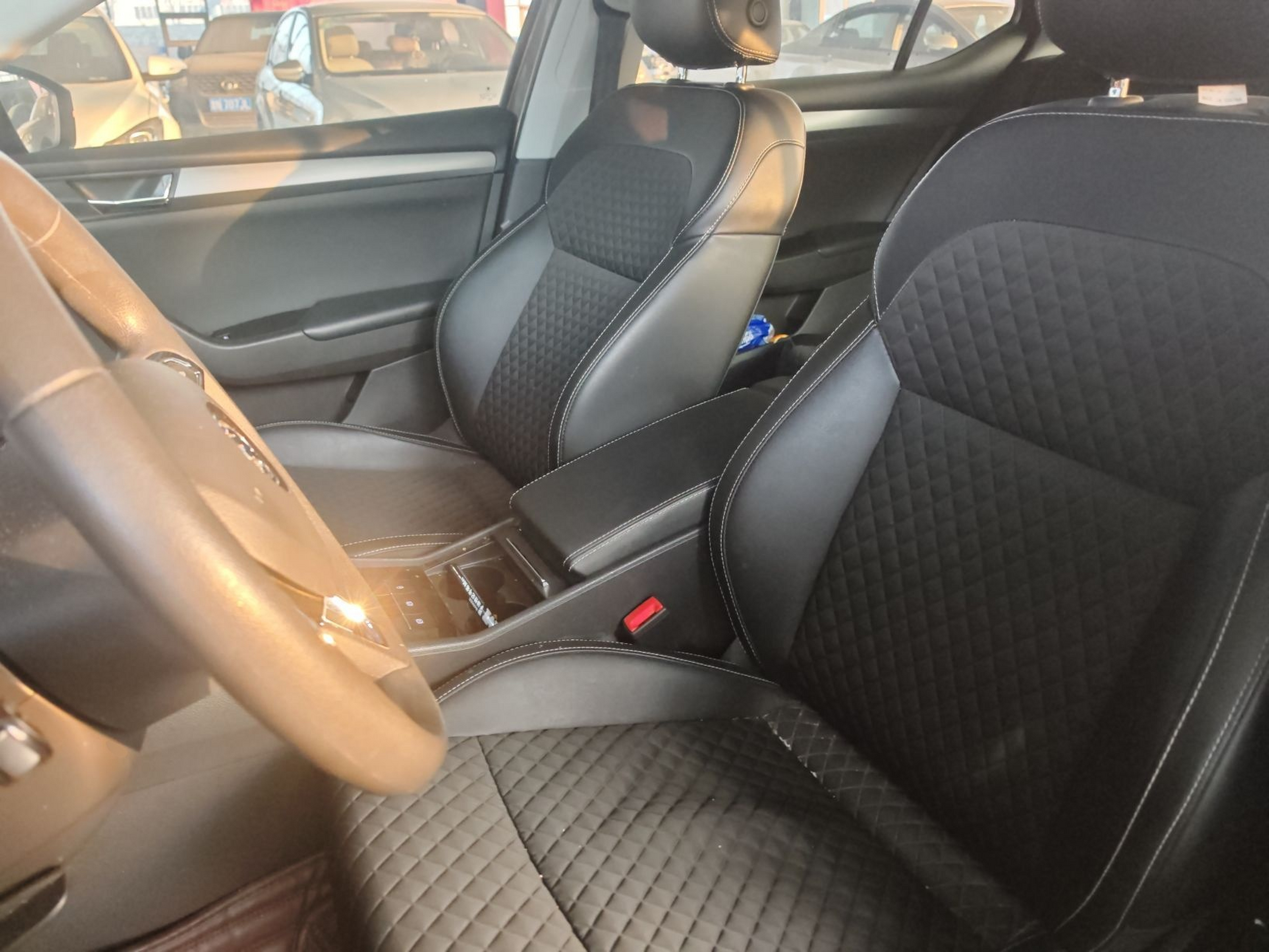 Переднее сиденье в автомобиле