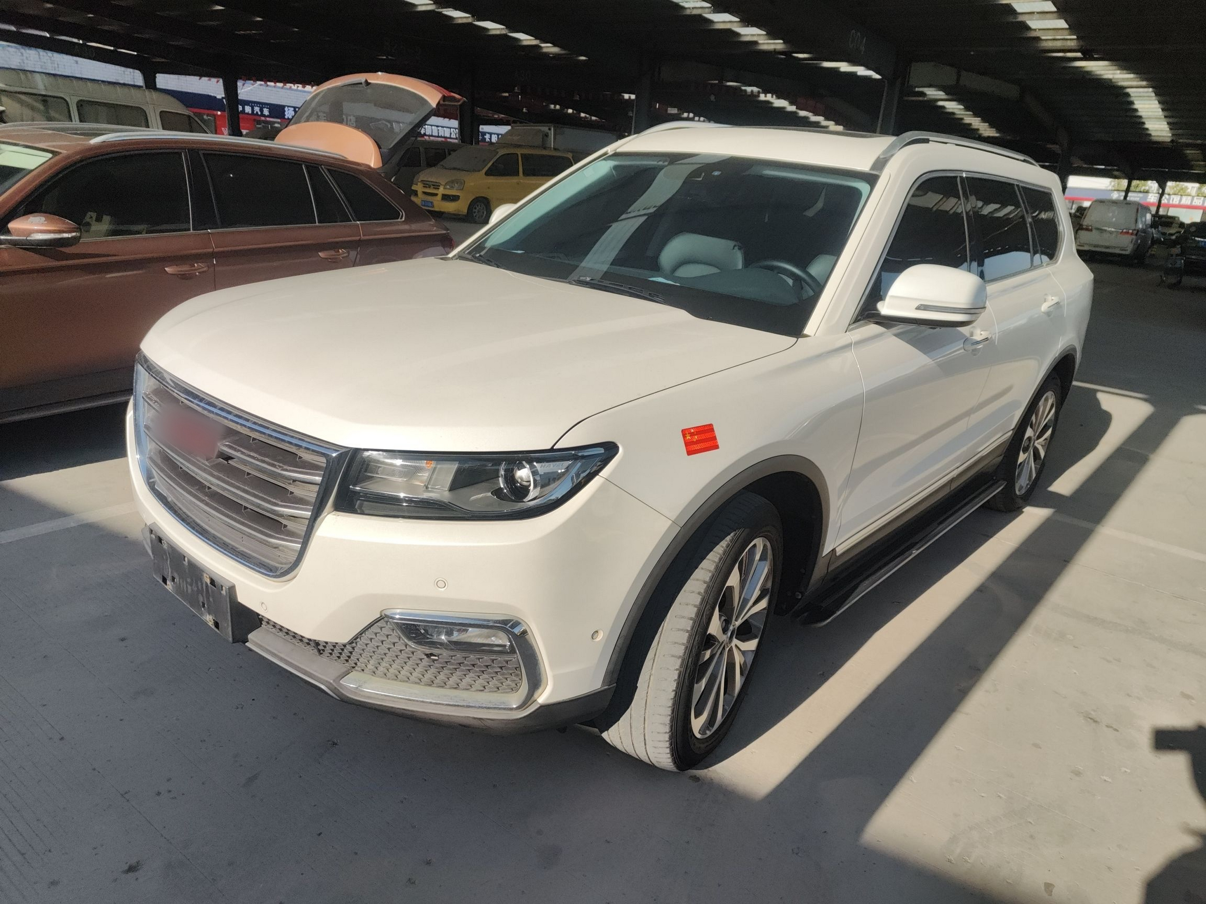 Под передней частью автомобиля