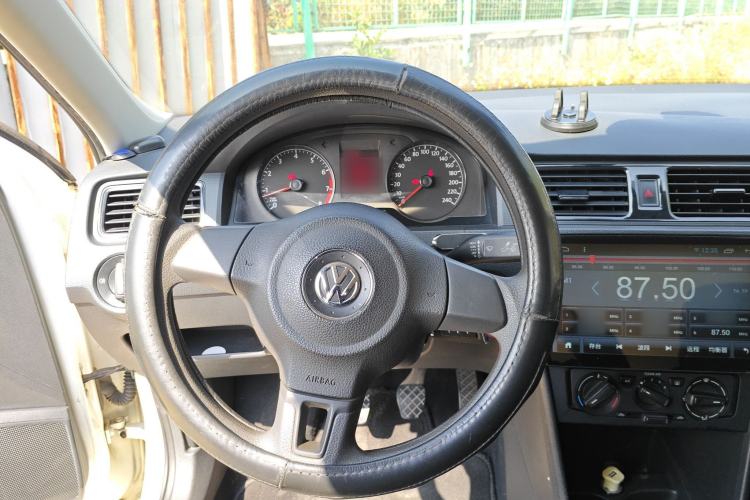 Used Volkswagen Santana 2015 1.6L Manual Fashion Edition