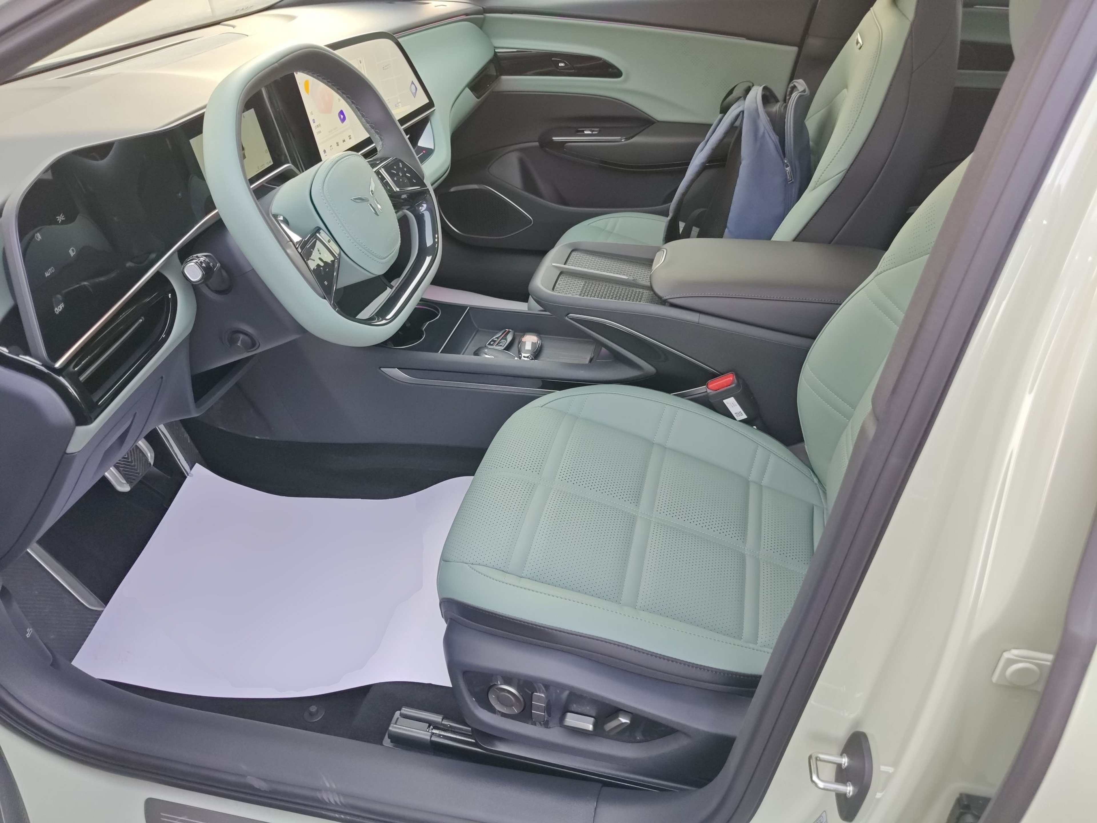 Переднее сиденье в автомобиле