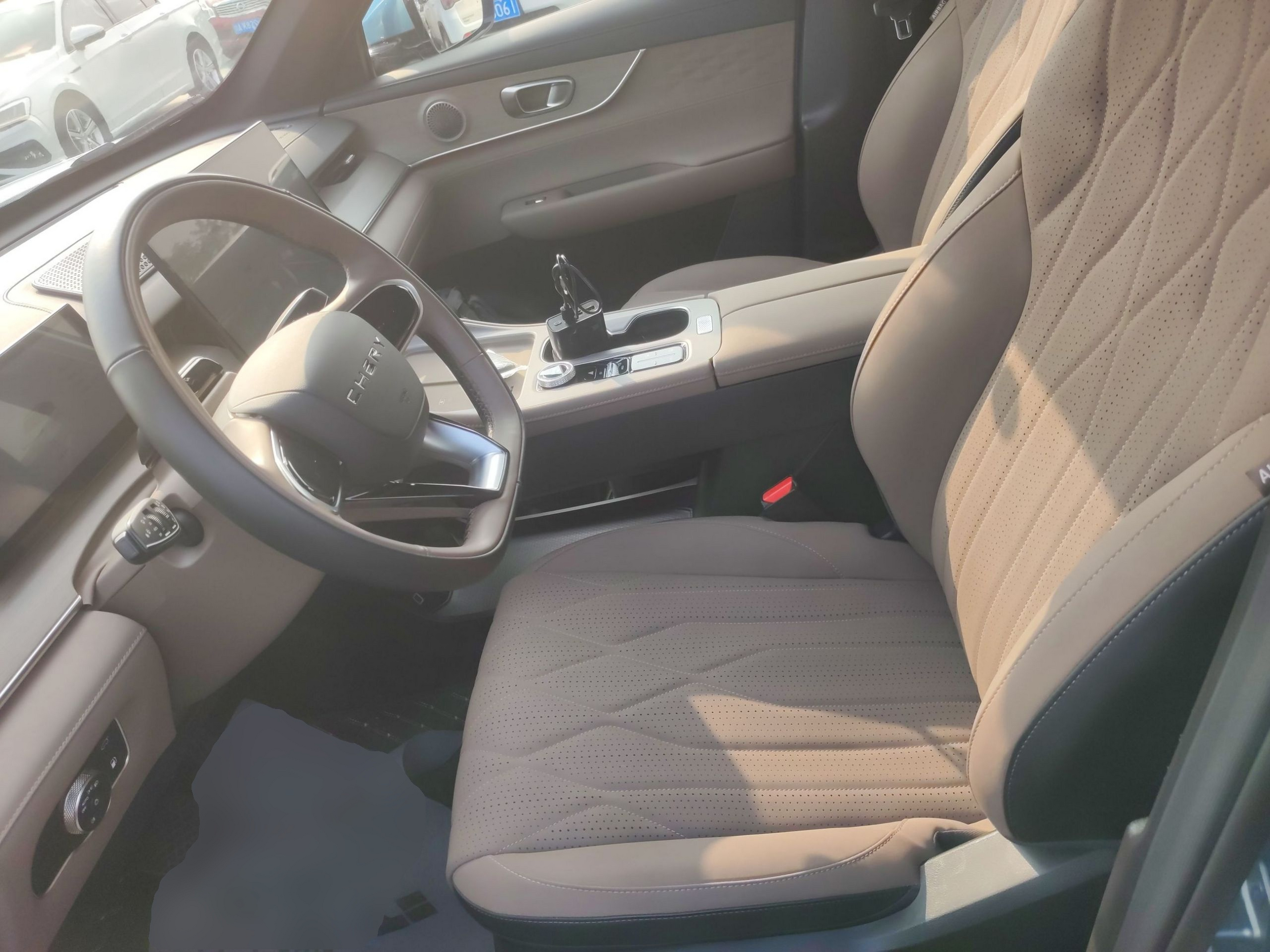 المقاعد الأمامية داخل السيارة