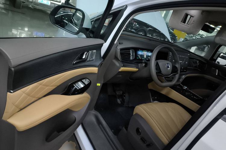 Used Denza D9 2022 EV 600 Four-Wheel Drive Flagship Model
