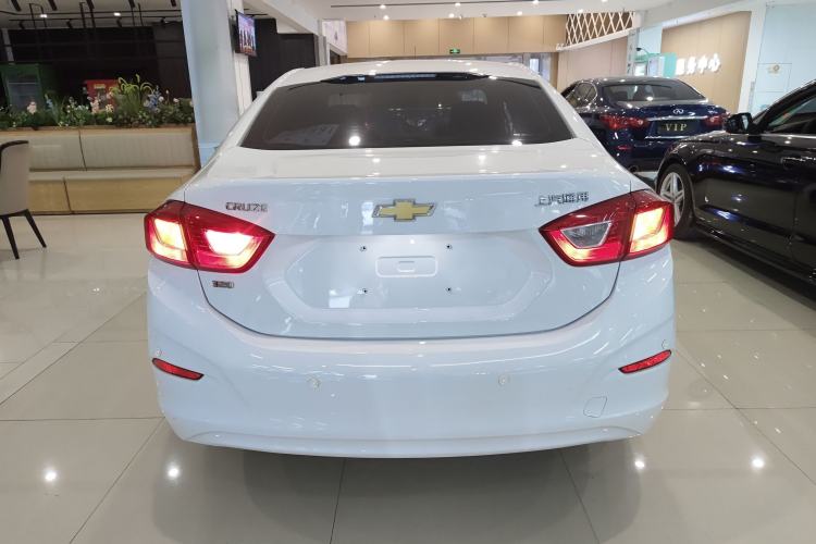 Used Chevrolet Cruze 2018 320 Automatic Pioneer Sunroof Edition
