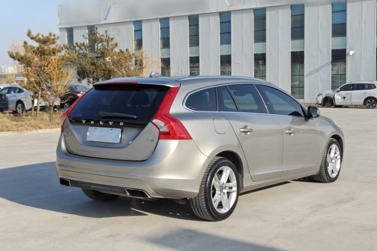 Used Volvo V60 2015 T5 Zhiya Edition
