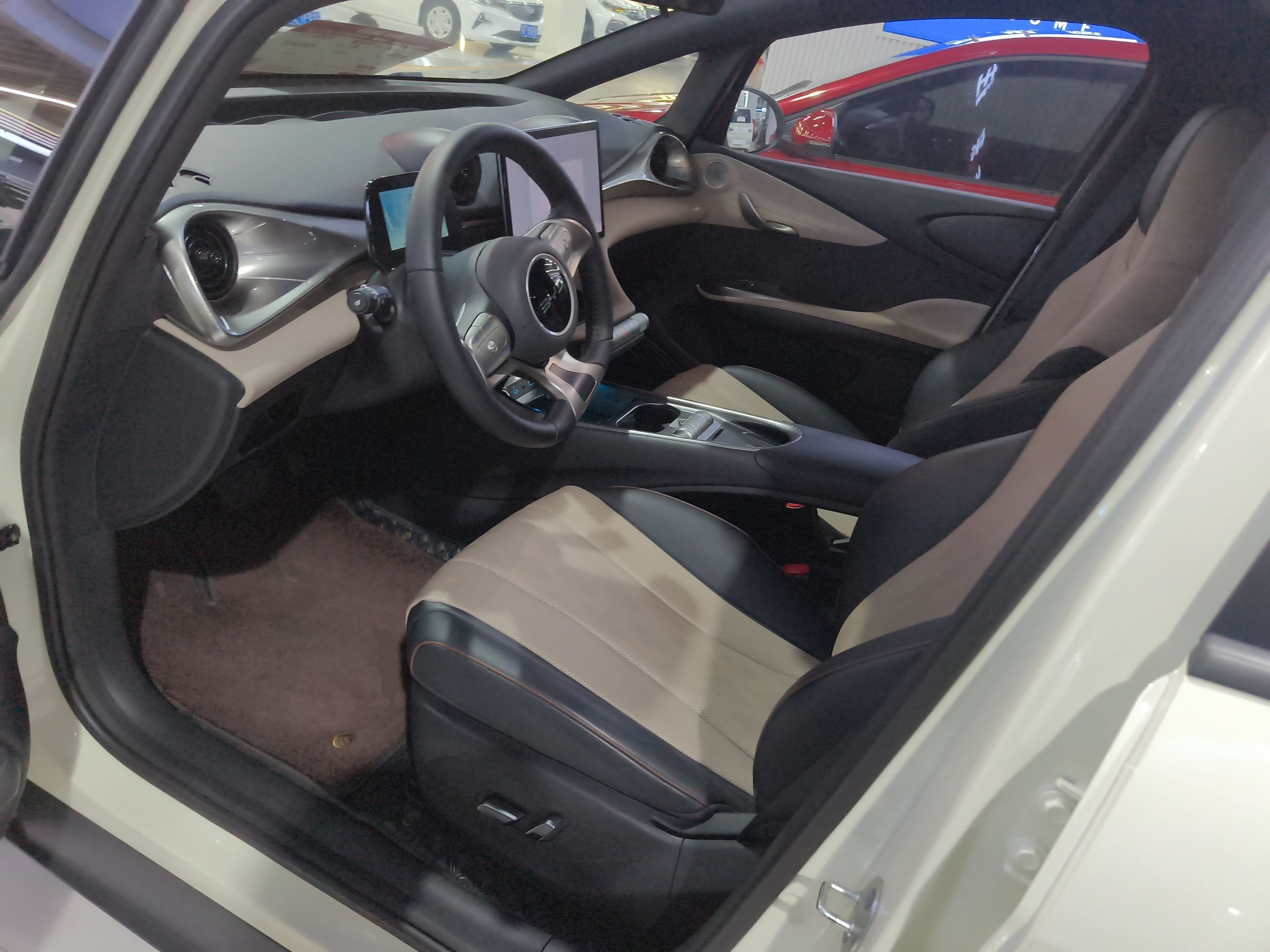 المقاعد الأمامية داخل السيارة