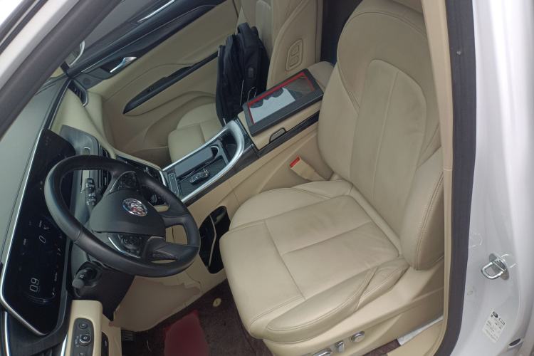 Used Buick GL8 2022 ES Landtrek 653T Luxury Edition