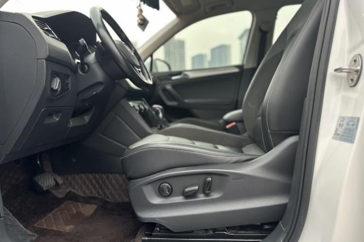 Used Volkswagen Tiguan L 2019 330TSI Automatic Two-Wheel Drive Panoramic Comfort Edition China VI Standard
