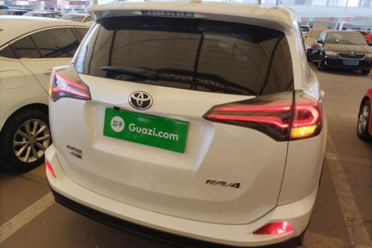 Used Toyota RAV4 2019 2.0L CVT Two-Wheel Drive Pioneer Edition China V Standard
