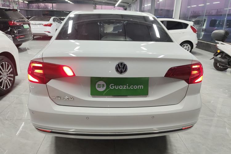 Used Volkswagen Bora 2016 1.6L manual Comfort trim level
