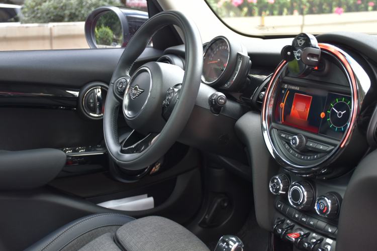 Used  MINI 2019 1.5T COOPER Classic Edition Five-Door Version
