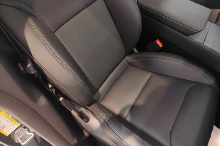 Used Tesla Model Y 2025 Long-Range All-Wheel-Drive Version