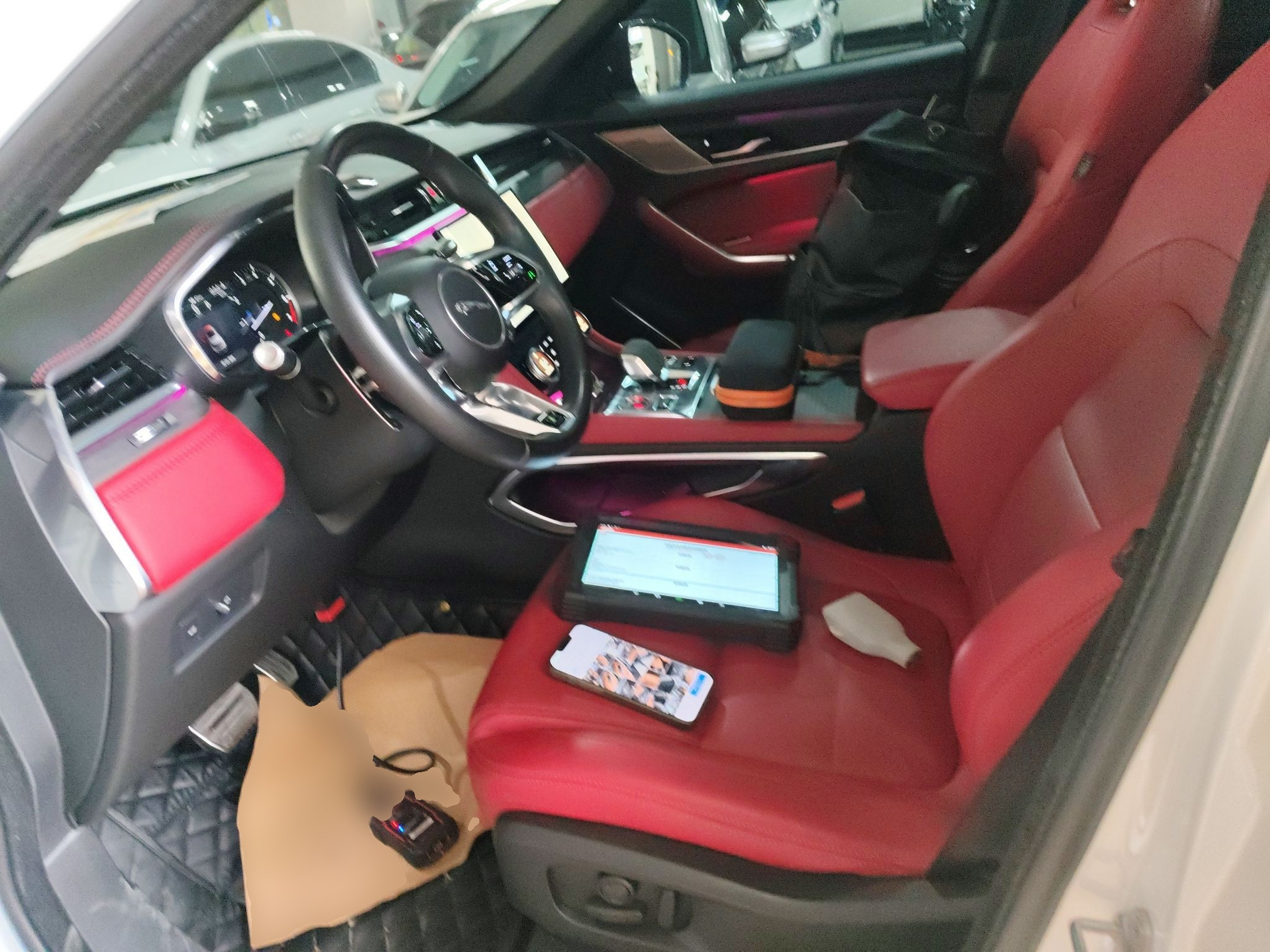 المقاعد الأمامية داخل السيارة