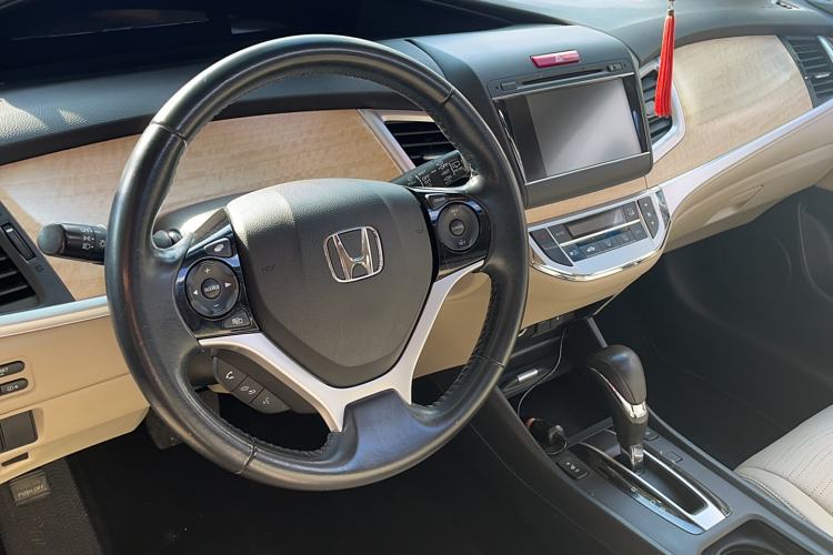 Used Honda Jade 2013 1.8L CVT Luxury Edition 5 seats
