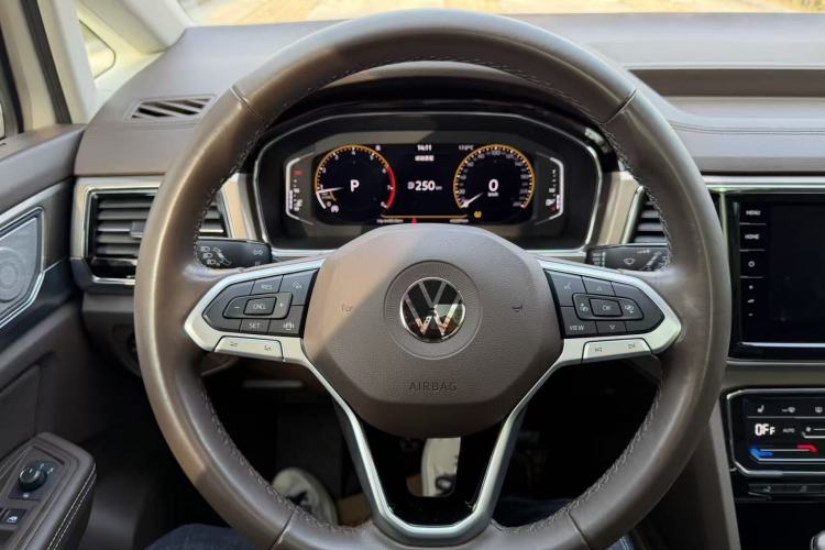 Used Volkswagen Viloran 2020 330TSI Luxury Edition
