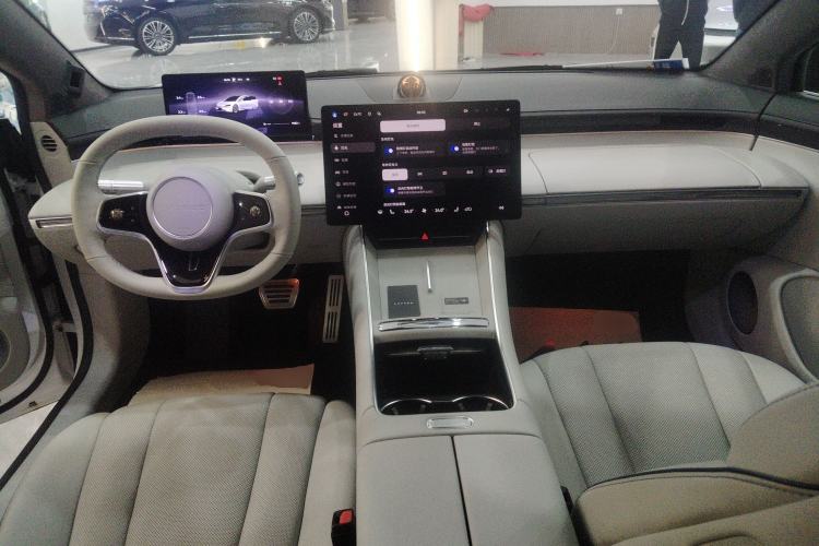 Used Hima Luxeed S7 2025 855 km Max
