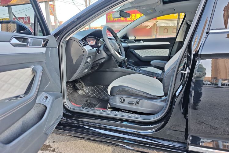 Used Volkswagen Magotan 2025 Revised Version 2 Zhongxiang Edition 330TSI DSG Luxury Trim
