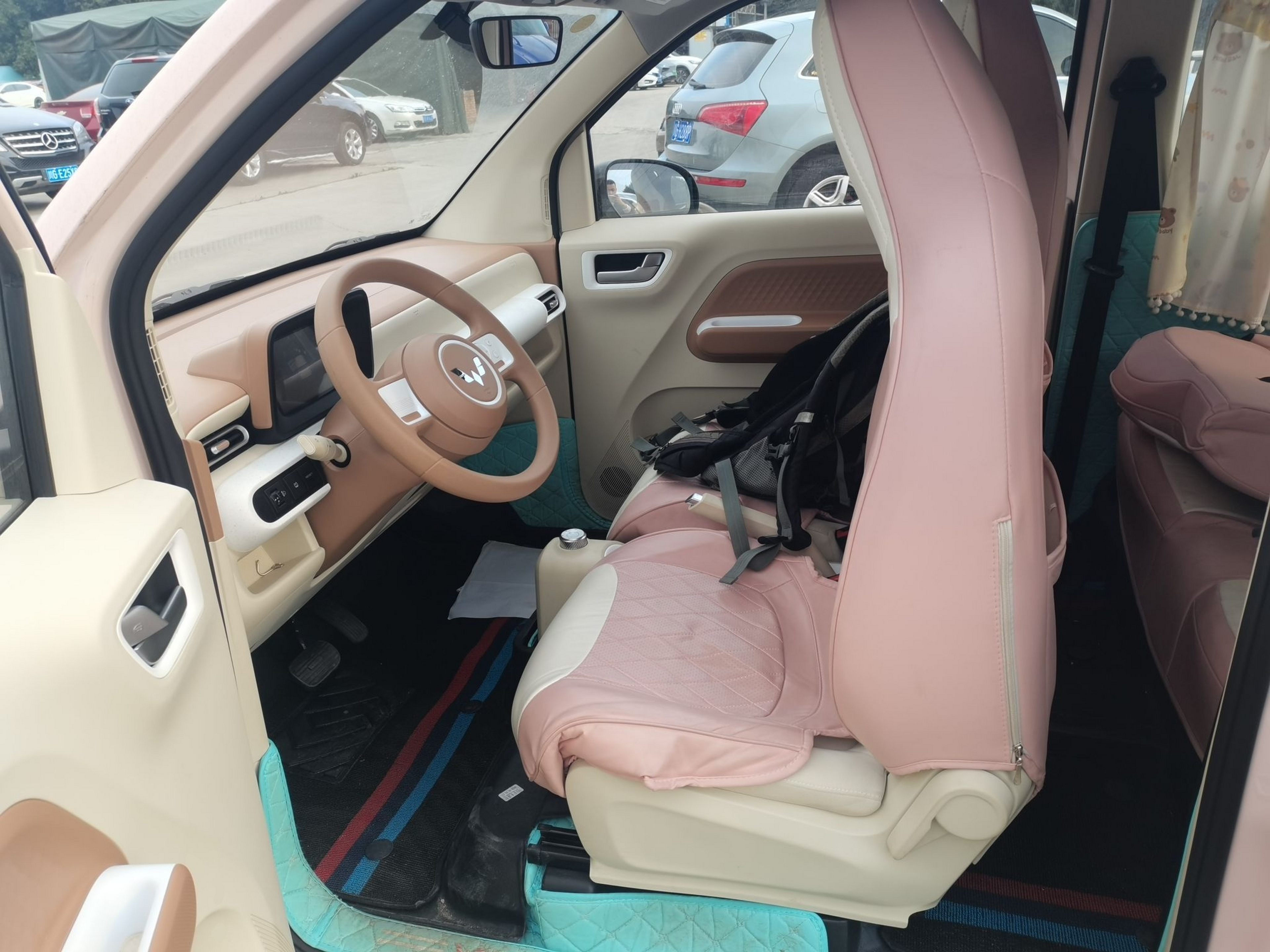 Переднее сиденье в автомобиле