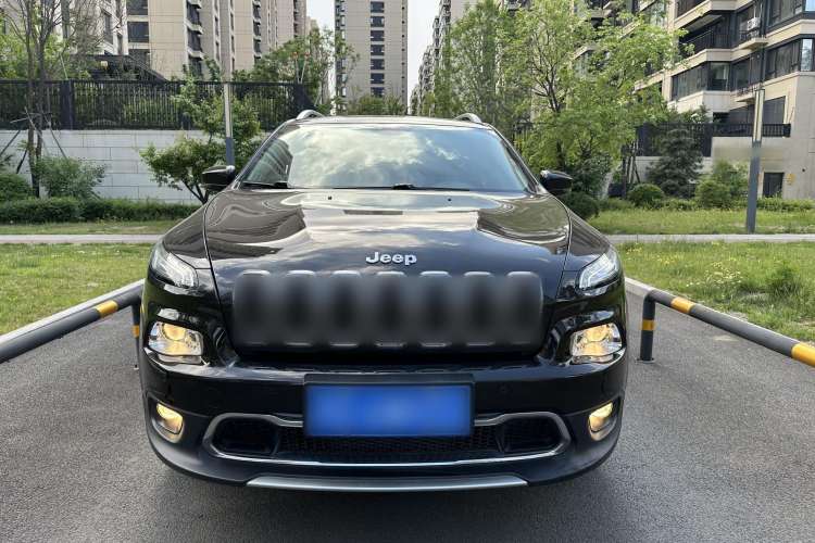 Used  Cherokee 2016 2.4L Professional Smart Version
