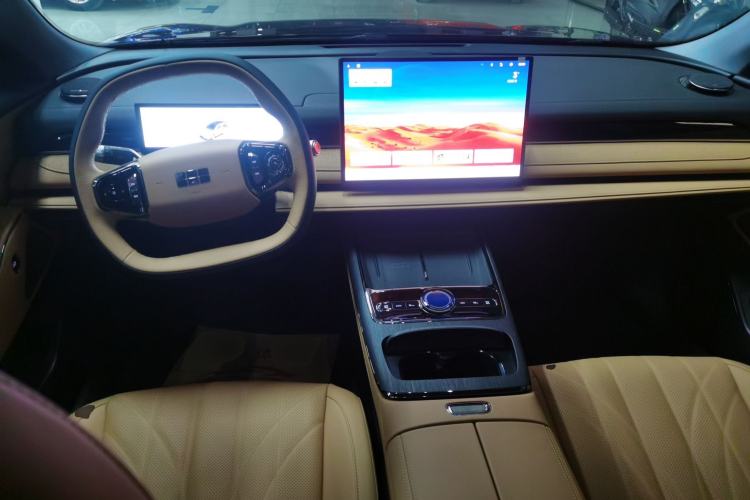 Used  Galaxy 8 2025 130km EM-i Deluxe Edition