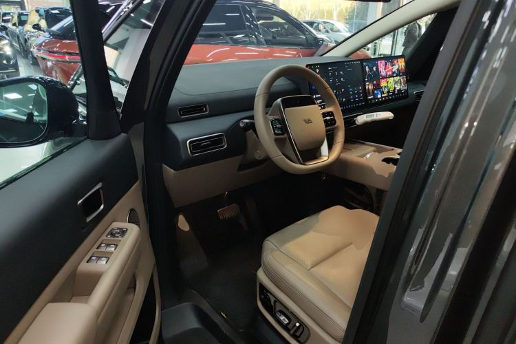 Used Li Auto MEGA 2025 Home Family Special Edition
