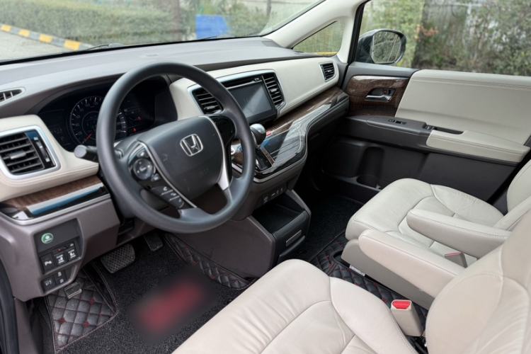 Used Honda Odyssey 2015 Revised 2.4L Luxury Edition
